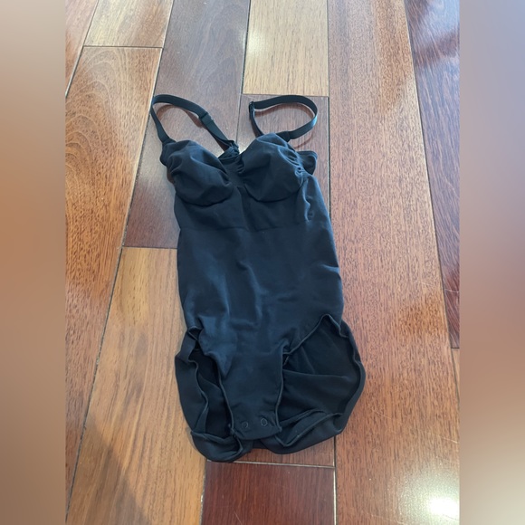 SKIMS Tops Sculpting Bodysuit W Snaps Onyx Poshmark